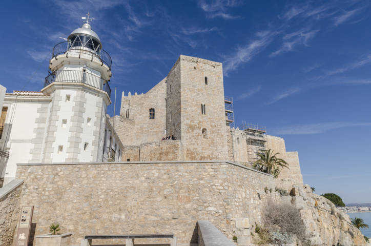 Castelló de la Plana - Peniscola 11 - murallas y faro.jpg